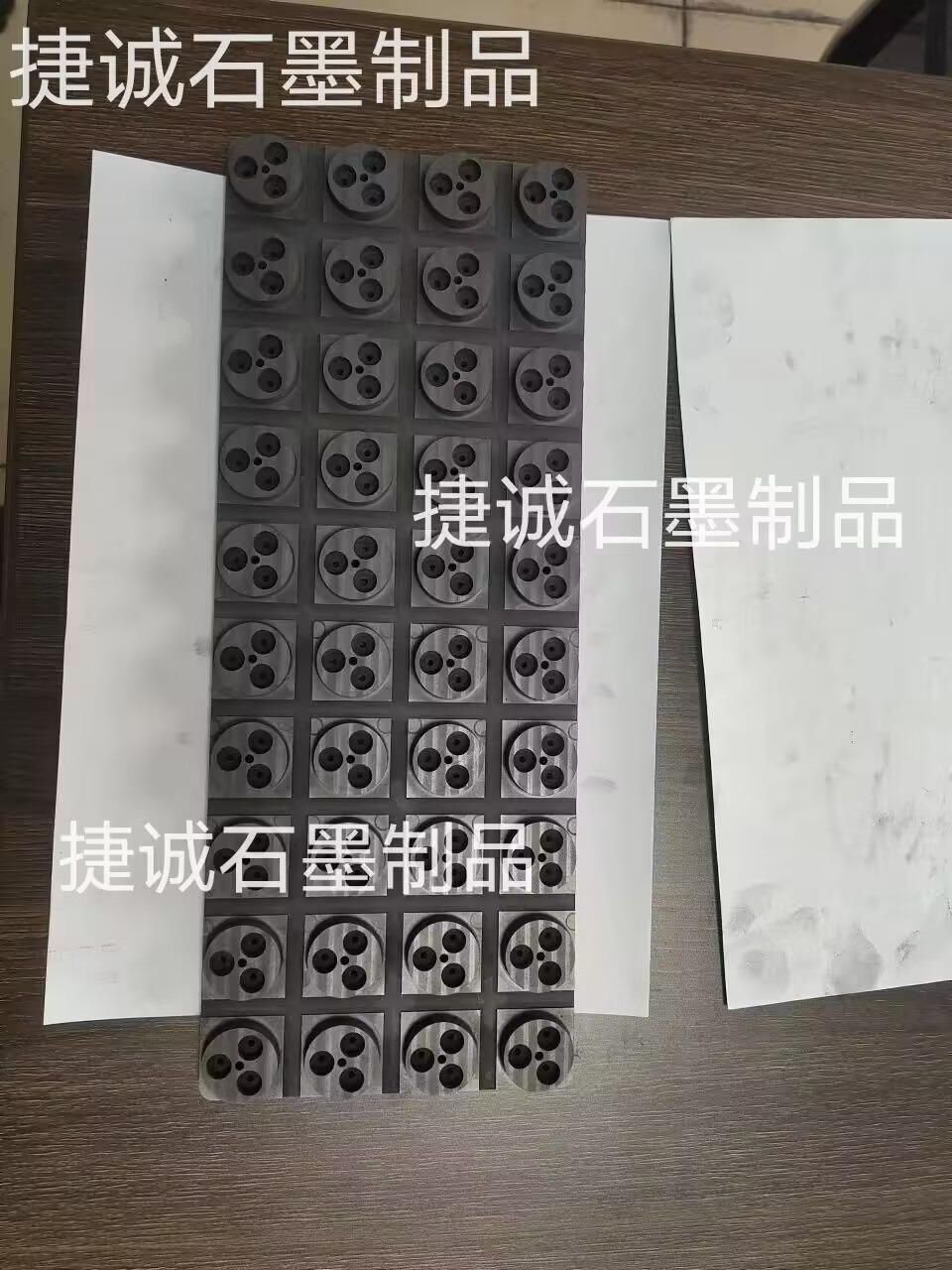 電子器件燒結(jié)用石墨治具，電子燒結(jié)石墨模具，半導(dǎo)體燒結(jié)石墨模具，二極管封裝石墨模具，燒結(jié)石墨模具，石墨模具，電子燒結(jié)石墨模具生產(chǎn)廠家，半導(dǎo)體燒結(jié)石墨模具生產(chǎn)廠家